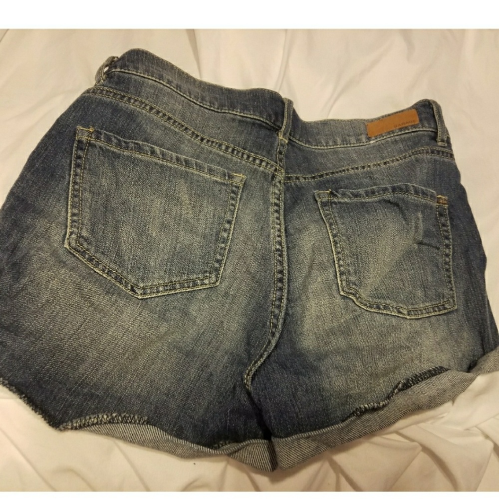 Shorts - Picture 2 of 3